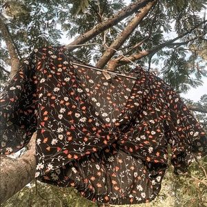 Floral cropped shirt 🌸🌼